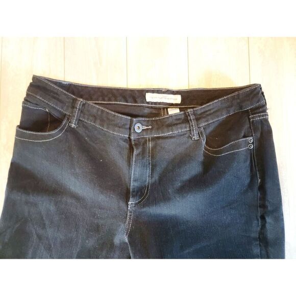 Chico's Platinum 3 Black Women's Denim Capri Jeans Long Shorts Pockets‎ Button - Picture 3 of 6